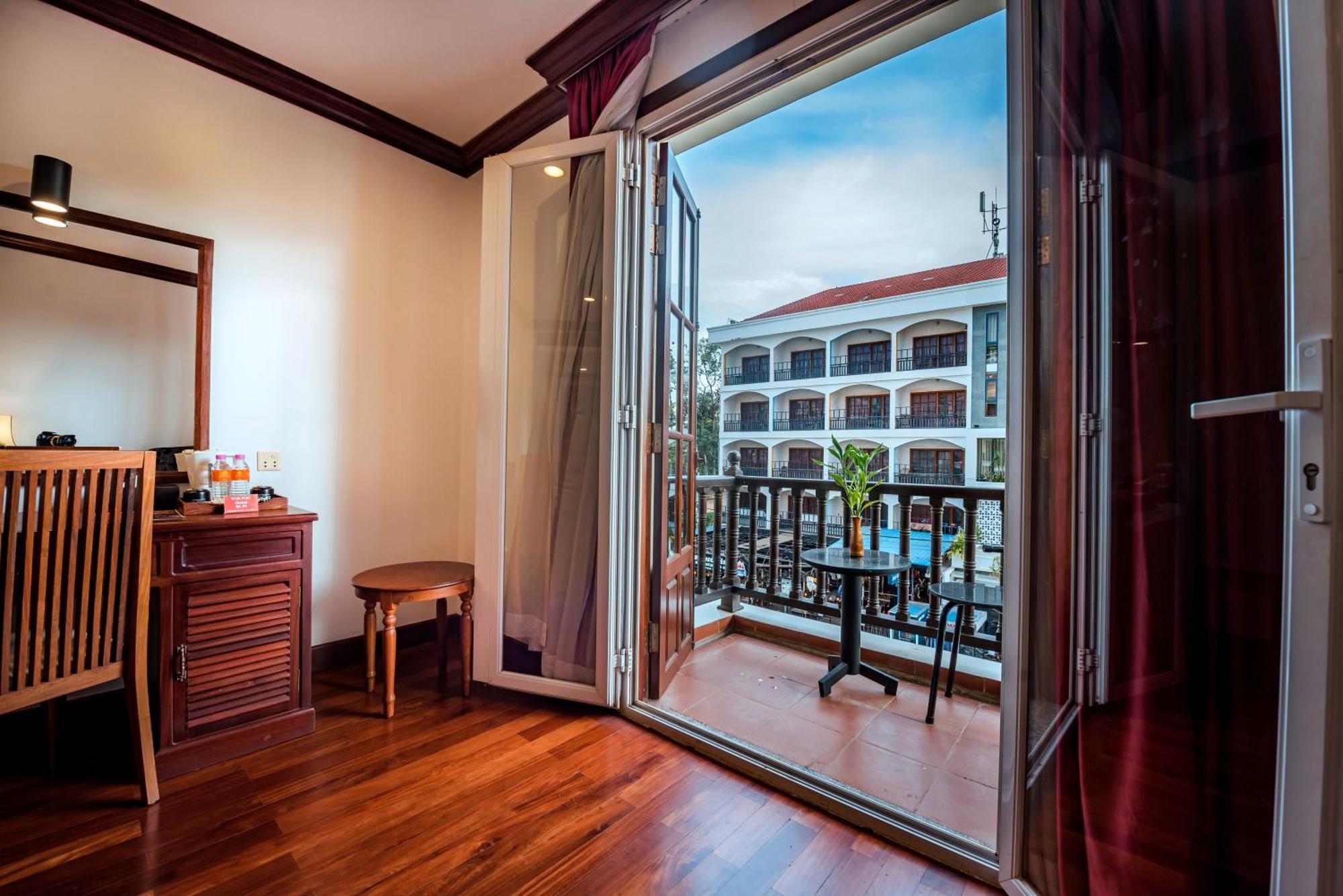 The Suite By Royal Crown Hotel Siem Reap Zewnętrze zdjęcie